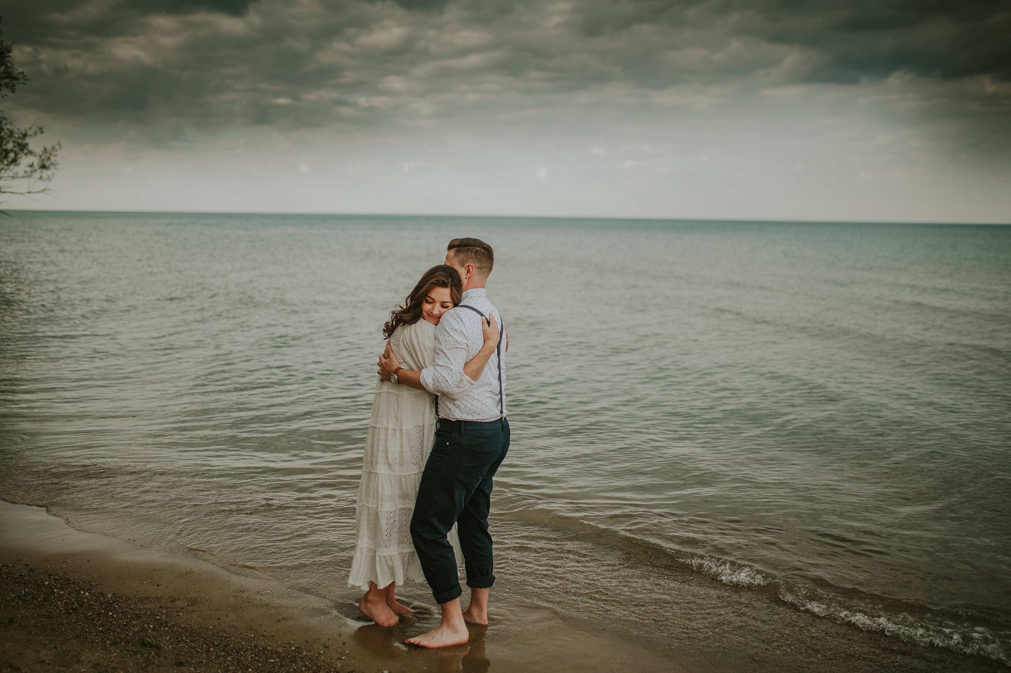 Evanston lighthouse maternity session | Allyson + Conall
