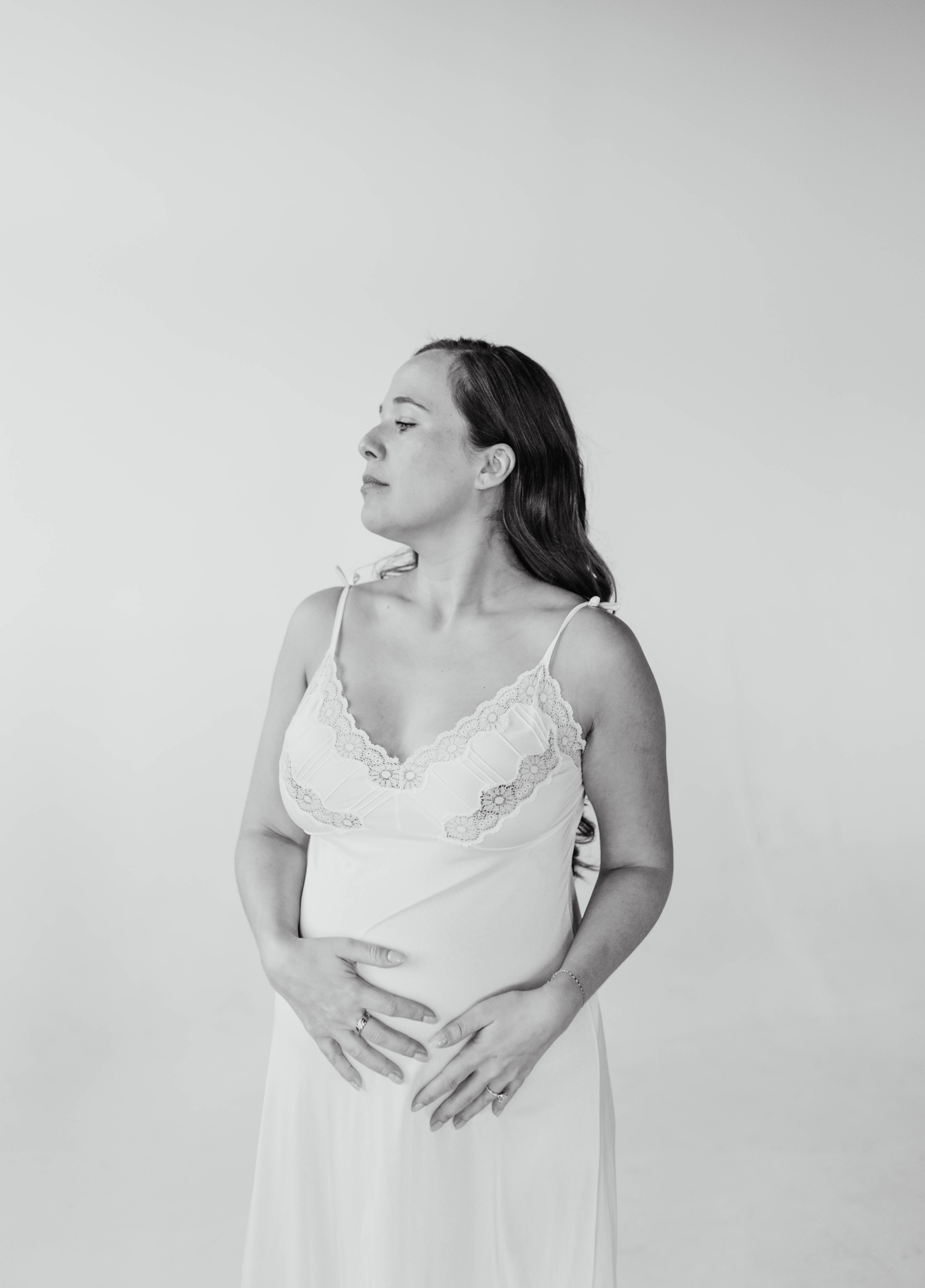 Best Maternity Photographer in Chicago – Timeless, Elegant Portraits
